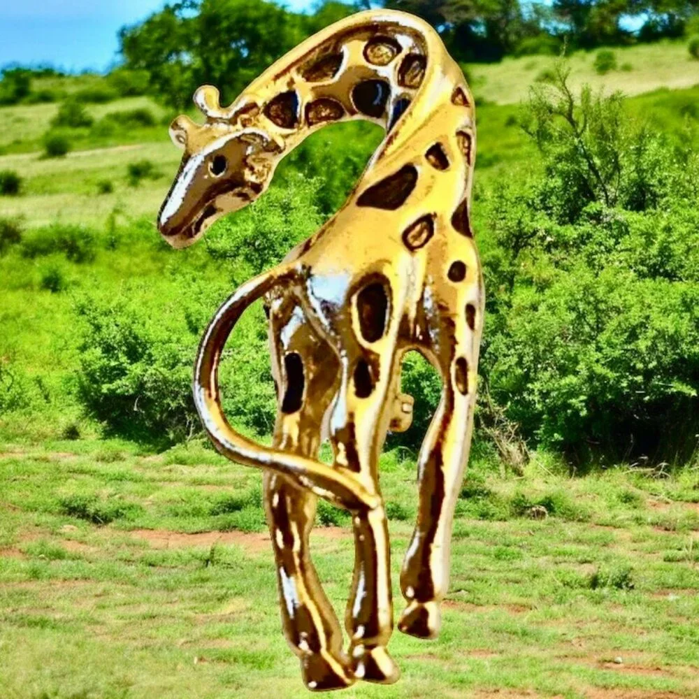 GIRAFFE Goldtone Pin Brooch with Inlaid Brown Stones Fashion Jewelry